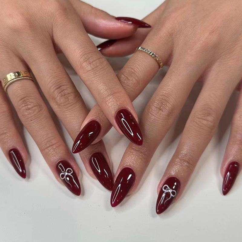 Bow wear manicure
